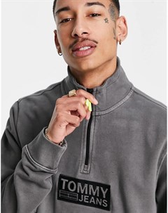 Черный свитшот с короткой молнией и фирменным логотипом в тон Tommy jeans