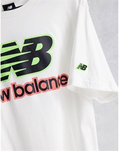 Белая футболка с неоновым логотипом New balance