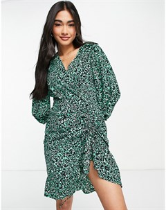 Зеленое платье мини с V образным вырезом сборками и цветочным принтом Vero moda