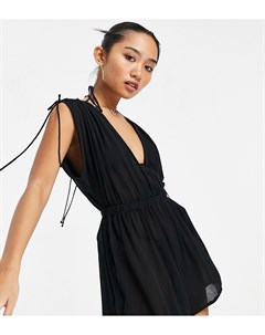 Черный пляжный ромпер из жатой ткани с глубоким вырезом и сборками ASOS DESIGN Petite Asos petite