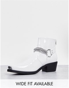 Белые лакированные ботинки челси в стиле вестерн на кубинском каблуке с серебристой цепочкой Asos design