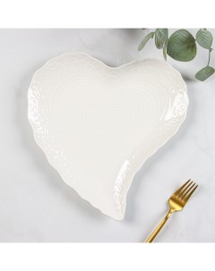 Блюдо керамическое сервировочное Сердце 30х28х3 см цвет белый Nobrand