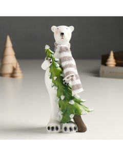 Новогодний сувенир Белый медведь в шарфике несет елочку 9498843 8х5 5х19 см Nobrand